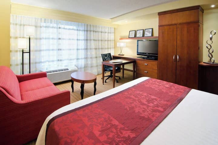 Room 10 of 27