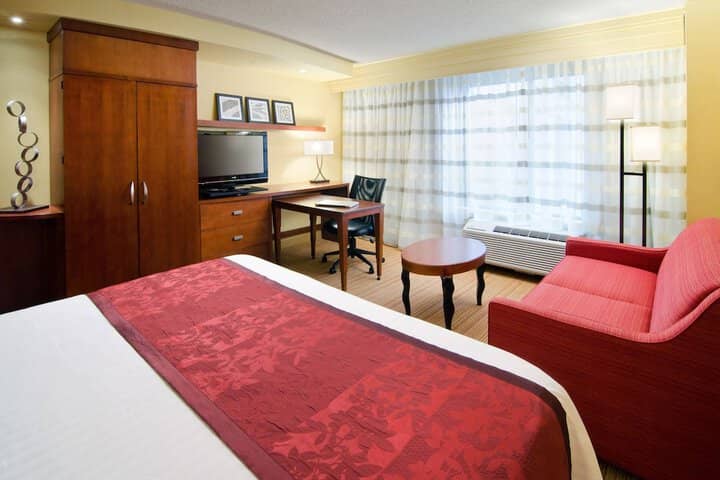 Room 13 of 27